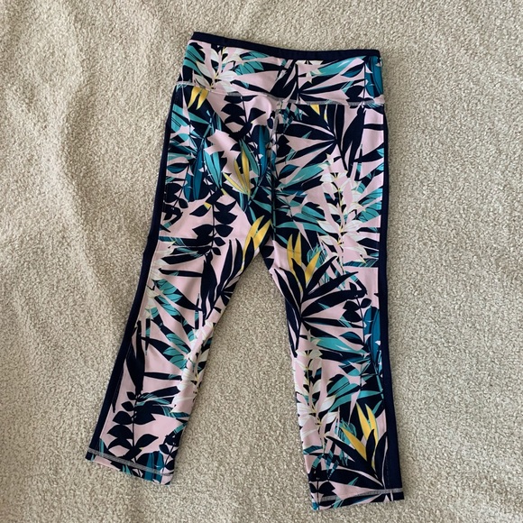 Old Navy Sports Bra and Leggings Matching Set - Picture 7 of 7